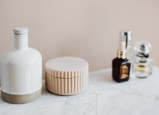 Opbevaringsløsninger til makeup på badeværelset