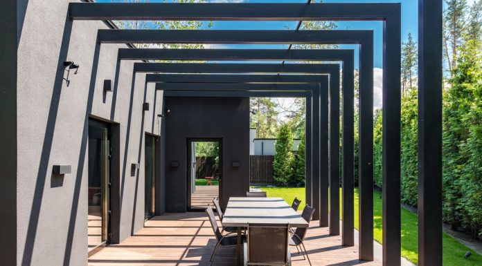 Skab det perfekte uderum: Guide til en stilfuld pergola på terrassen